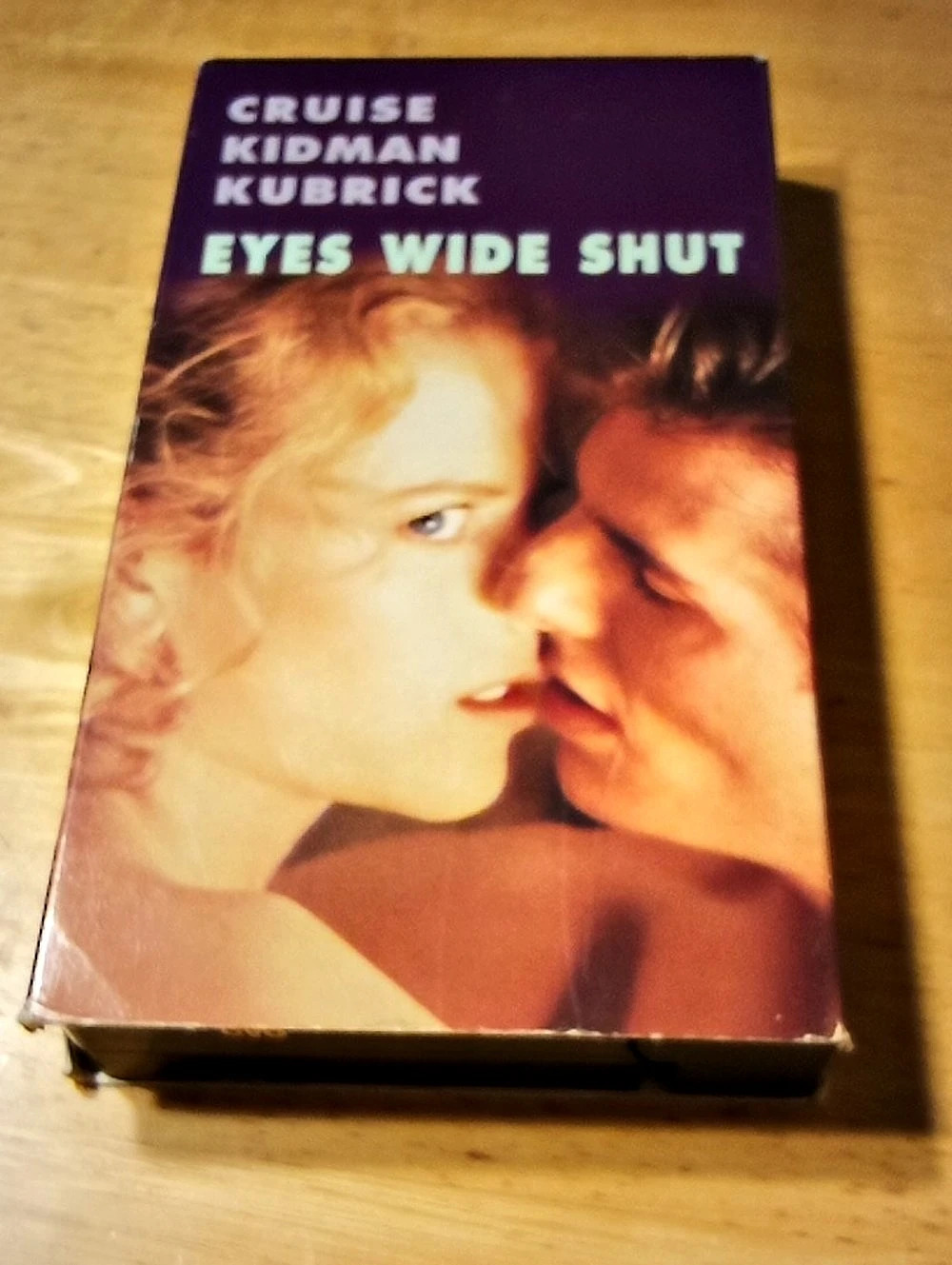 Warner Bros. Eyes Wide Shut. VHS Tape 1999 Film